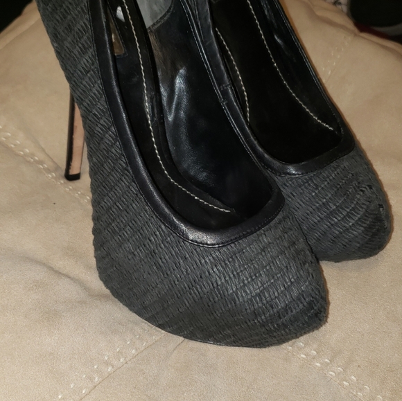 report signature heels